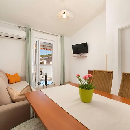 Apartament Tamara - *